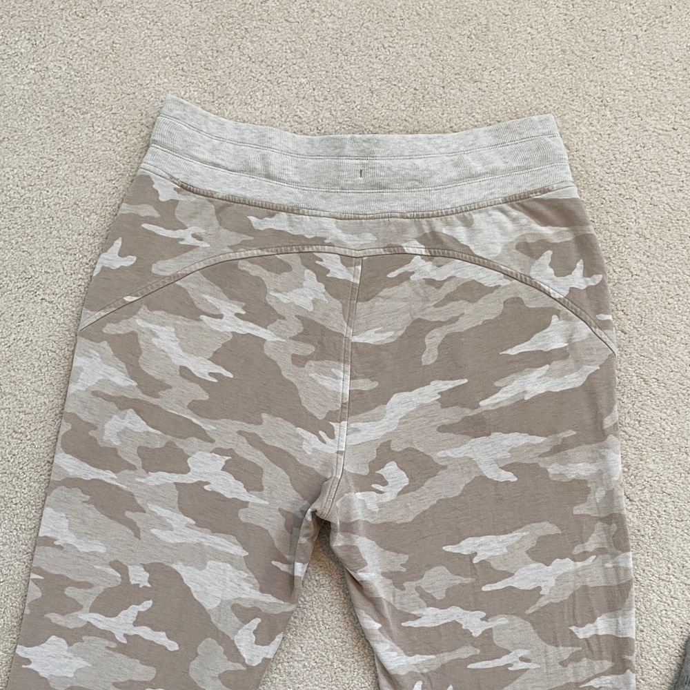 🌸ATHLETA SET Camo Print Jogger Set - Picture 6 of 11